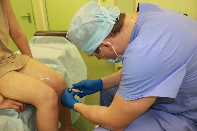 For very severe knee lesions, intra-articular injections are a last resort
